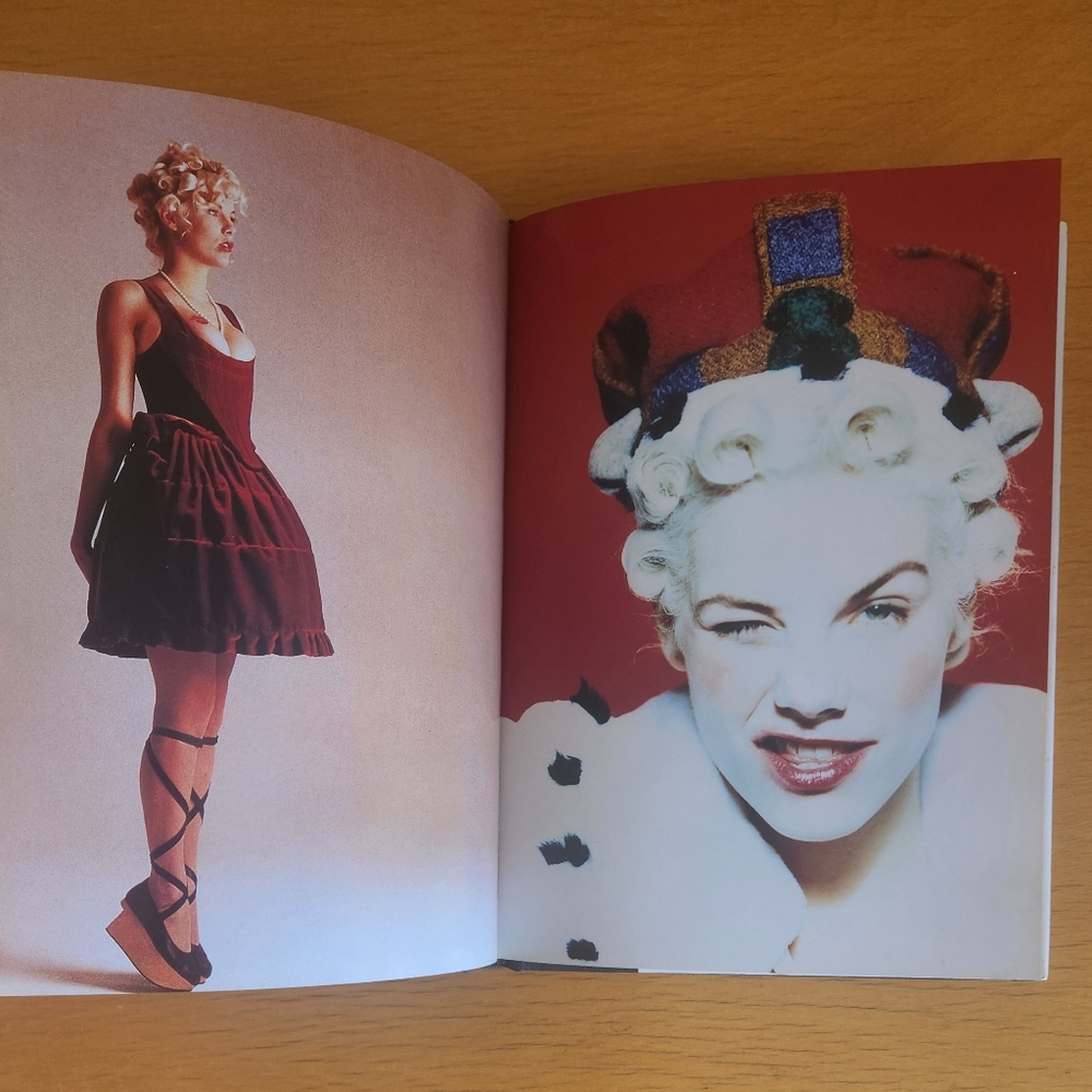 Assouline – Vivienne Westwood Universe of Fashion (1998) - Picture 7 of 16